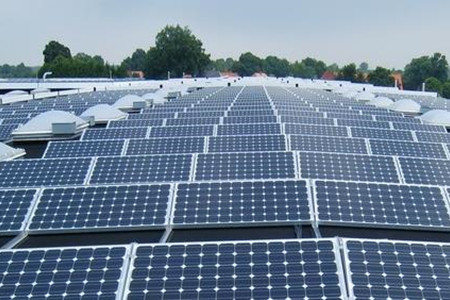 光伏發(fā)電板安裝費(fèi)一般是多少？幾萬(wàn)元到十幾萬(wàn)元！